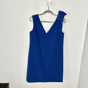 DONNA MORGAN Blue Mini Shift V-Neck Crepe Dress W/ Shoulder Bow